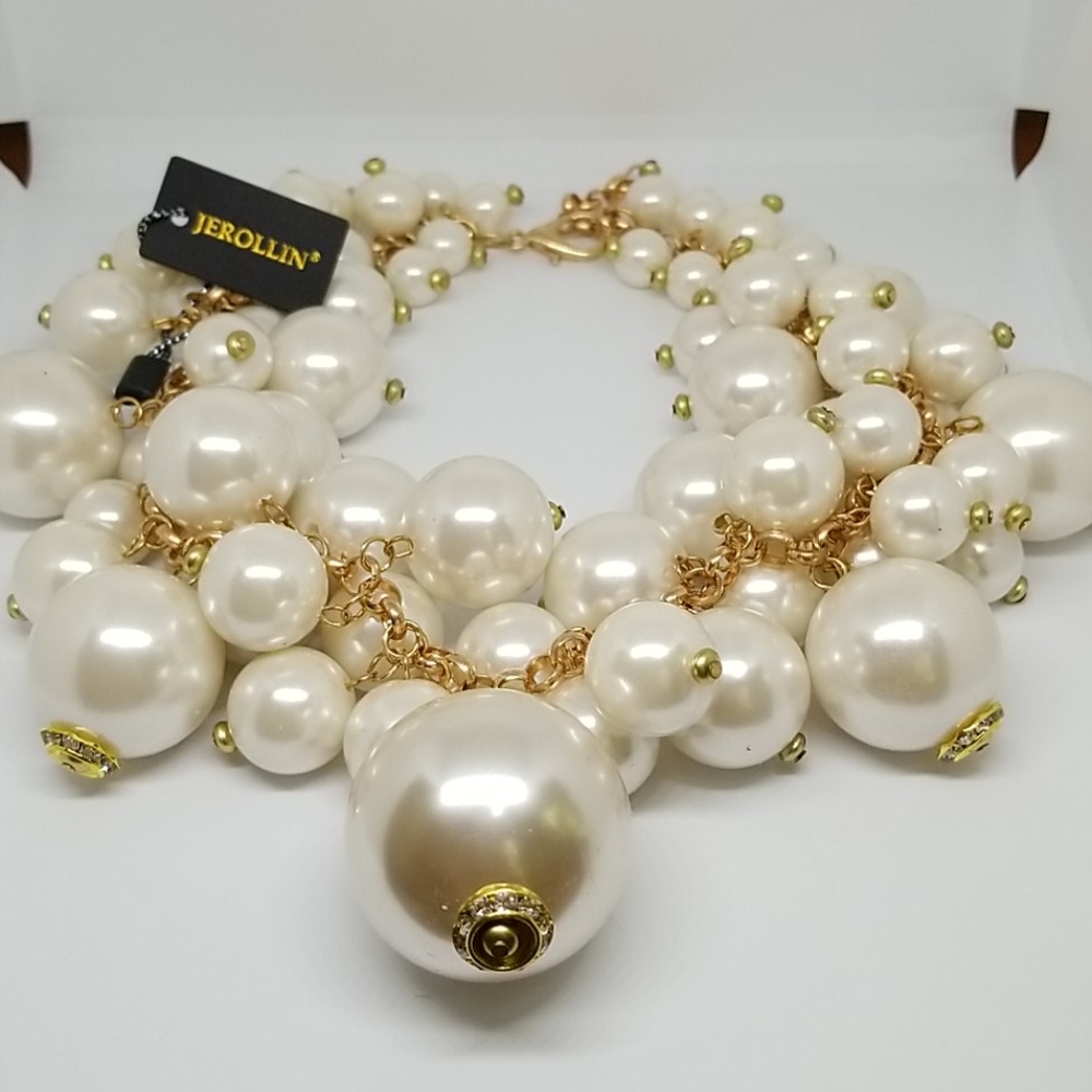 Jerollin Pearl Bubble Necklace